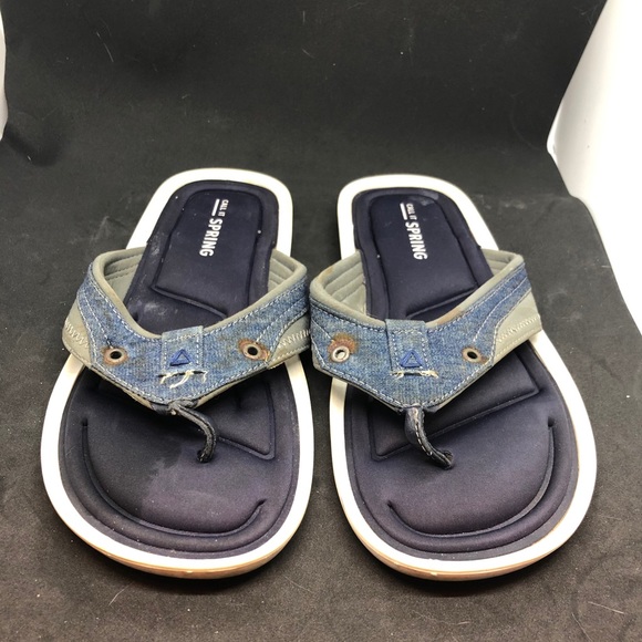 Men’s thong style flip flops with denim